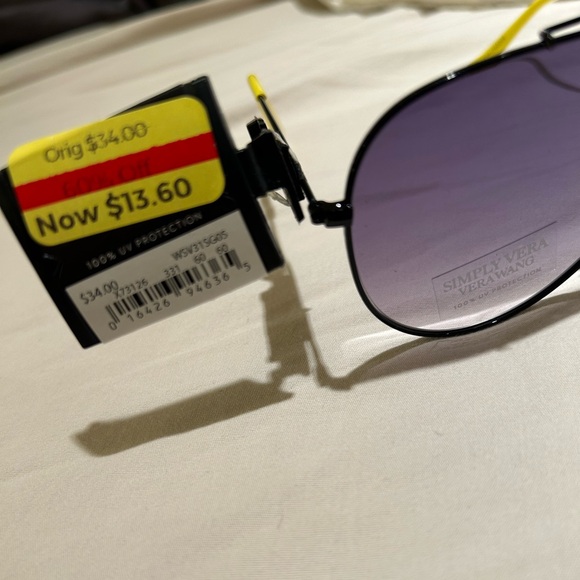 Vera Wang Sunglassss - Picture 4 of 4